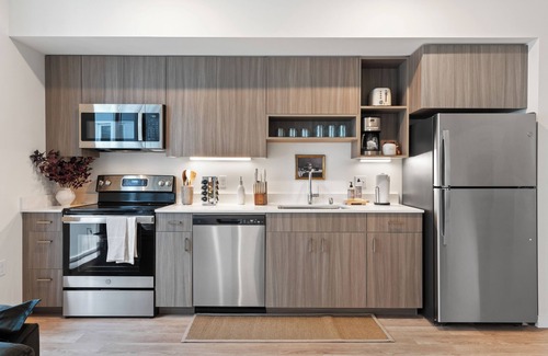 Riverside Apartment | Modern Downtown Getaway - Steps from Attractions!