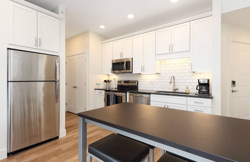 Traverse City Condo | Downtown Masterpiece with Spa and Family-Friendly Amenities