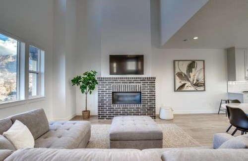 Central Business District House | Modern Downtown Provo Townhome with Balcony!