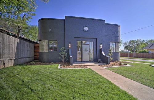 Tulsa House | Modern Tulsa Friend Pad: Ideal for Family Fun and Games