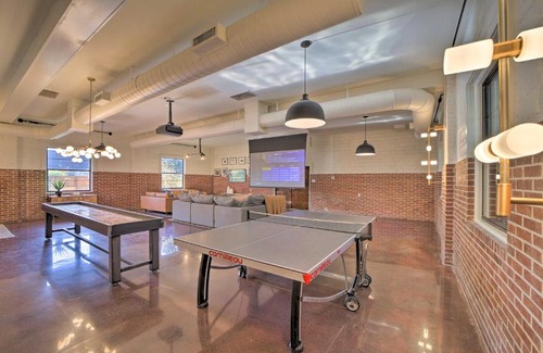 Tulsa House | Modern Tulsa Friend Pad: Ideal for Family Fun and Games