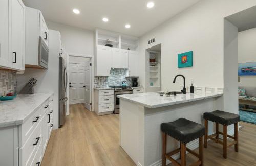 Encinitas House | Modern Dream Home: Enjoy a Fire Pit, Grill & Large Yard