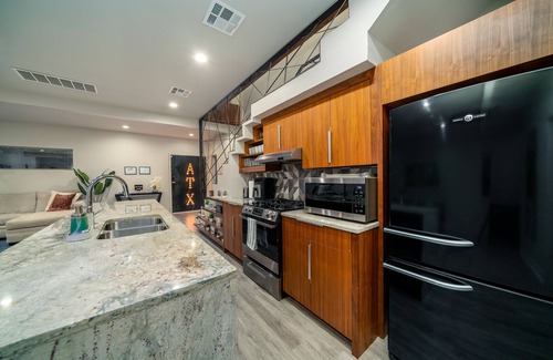 Holly House | Modern Downtown Retreat with Hot Tub and King Bed