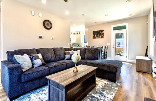 Hayes House | Modern Durham Retreat: Guest Rated 9.8, Pet-Friendly Stay