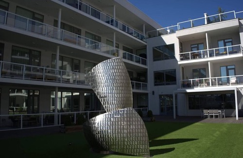 Edgewater House | Modern Edgewater Escape | River Views