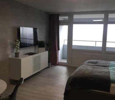 Viewegsgarten-Bebelhof Apartment | Stylish Apartment Near Main Station – Rated 9/10 by Guests