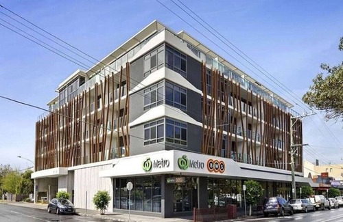 Caulfield North Apartment | Exceptional Modern Elegance in Caulfield North
