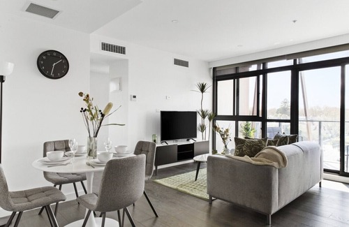 Caulfield North Apartment | Exceptional Modern Elegance in Caulfield North