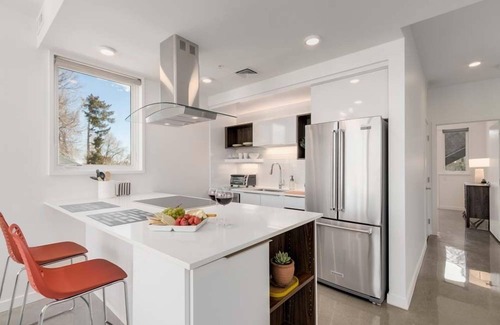Fort Collins House | Modern Elegance on Linden – Walk/Bike Everywhere!