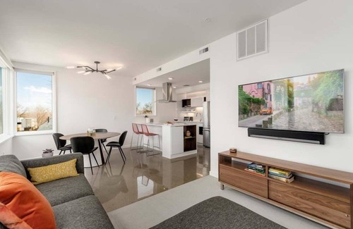 Fort Collins House | Modern Elegance on Linden – Walk/Bike Everywhere!