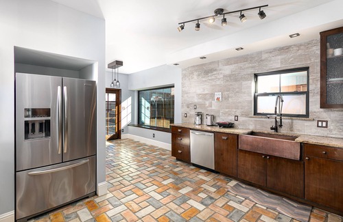 Southwest Carrollton House | Modern Elegance: Prime Location in Carrollton