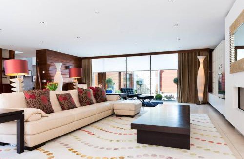 Ballsbridge House | Modern Elegance Near Aviva with Family and Pet-Friendly Perks