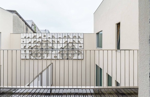 Aldoar Apartment | Modern Elegance w/Artistic Soul by HostWise
