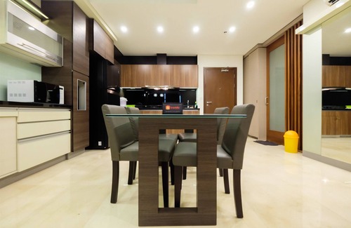 Mampang Prapatan Apartment | Stylish L'Avenue Apartment: Pool, Breakfast & Family Friendly