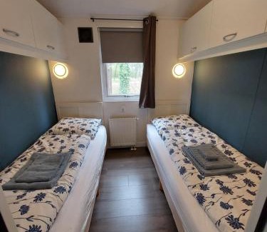 Krachtighuizen Ski Chalet | Chic Chalet for 4 at Veluwe Recreation Park - Highly Rated!