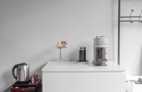 Brondesbury Park Condo | Modern En-suite Double - Queen’s Park