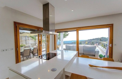 Sant Cebria de Vallalta Villa | Modern Mestral - Pet-Friendly Retreat Near the Beach!
