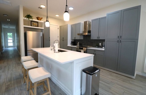 MLK House | Modern Escape - 3 King Suites