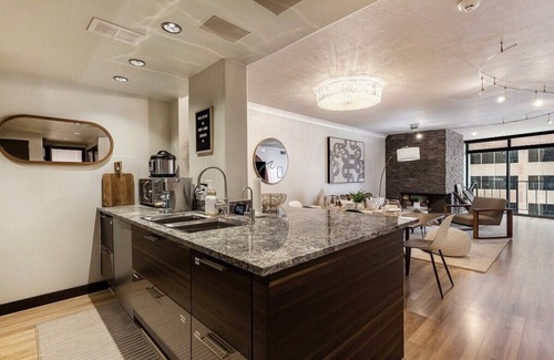 LoDo Condo | Modern Getaway in Central Denver with Family-Friendly Amenities