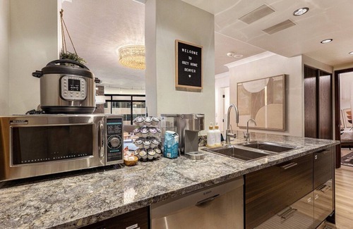 LoDo Condo | Modern Getaway in Central Denver with Family-Friendly Amenities