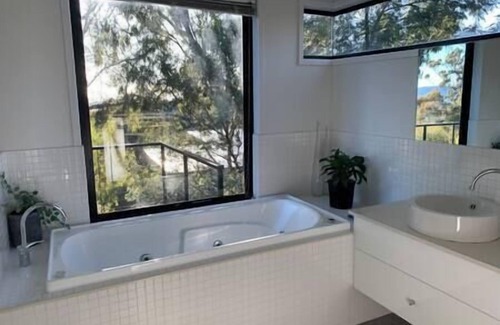 Tolmans Hill House | Executive Home with Breathtaking Views of Hobart