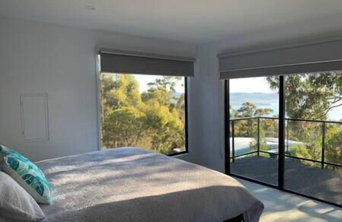 Tolmans Hill House | Executive Home with Breathtaking Views of Hobart