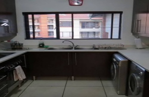 Greater Johannesburg Metropolitan Area Apartment | Modern Executive Penthouse with Pet-Friendly Amenities