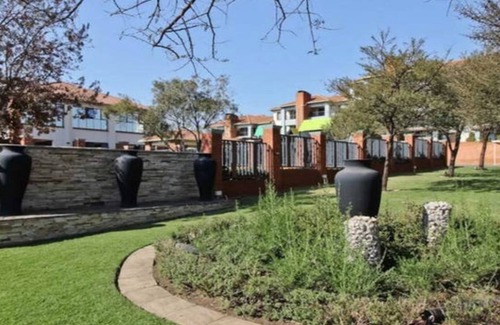 Greater Johannesburg Metropolitan Area Apartment | Modern Executive Penthouse with Pet-Friendly Amenities