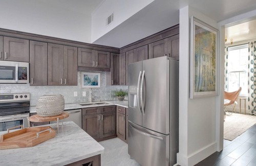 Historic Downtown Savannah House | Modern Executive Rental with Parking Near Forsyth by Lucky Savannah
