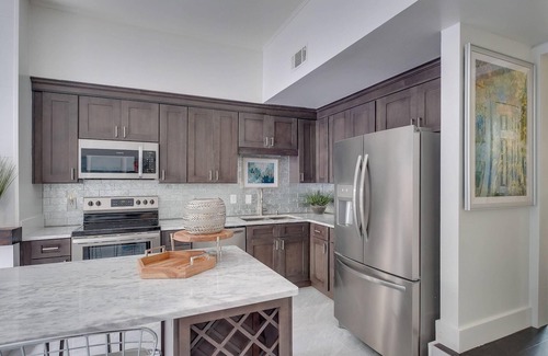 Historic Downtown Savannah House | Modern Executive Rental with Parking Near Forsyth by Lucky Savannah
