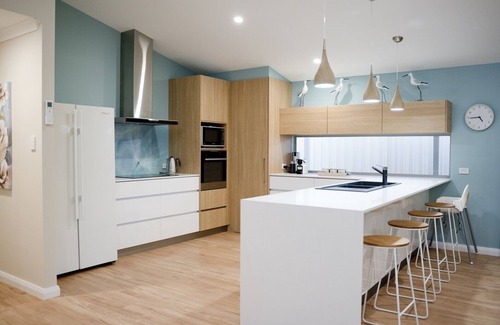 Collingwood Park House | Family-Friendly Retreat Steps from Middleton Beach & Pool Access