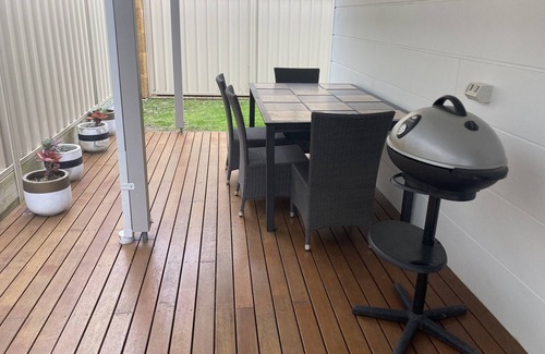 Collingwood Park House | Family-Friendly Retreat Steps from Middleton Beach & Pool Access