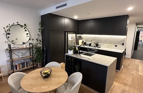Wickham Apartment | Family-Friendly Apartment with Ocean View in Newcastle