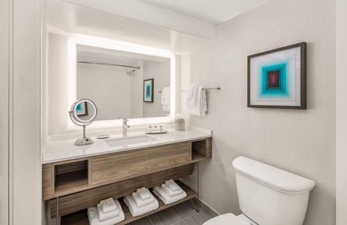 Florida Central Atlantic Coast Hotel | Family-Friendly Modern Units Just Minutes from Disney World