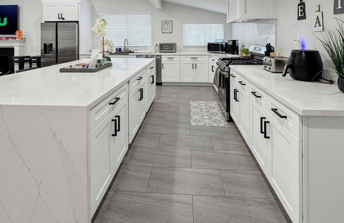 Southwest Anaheim House | Modern Home for 10 Near Disney & Knotts - Family Friendly