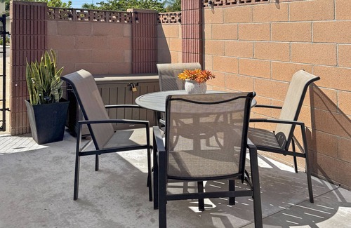 Southwest Anaheim House | Modern Home for 10 Near Disney & Knotts - Family Friendly