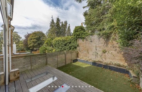 Wimbledon House | Modern Family Retreat in Wimbledon Village with Parking