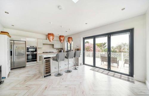 Hillingdon House | Family-Friendly Retreat in Modern Greater London Home