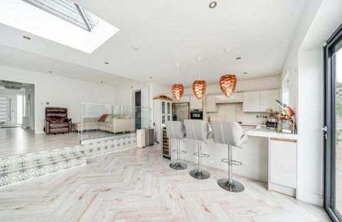 Hillingdon House | Family-Friendly Retreat in Modern Greater London Home