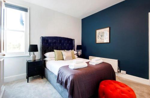 Earlsfield House | Contemporary Family Home in London Near Amenities & Transport