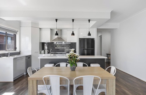 Lucas House | Modern Family Home in Lucas with Free WiFi