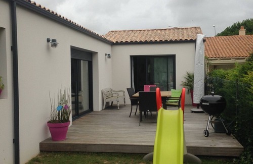Angoulins House | Family-Friendly Modern Home with Oceanfront View near La Rochelle