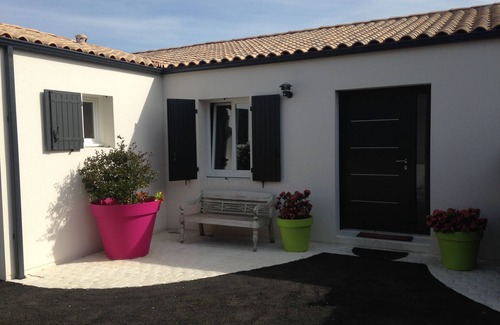 Angoulins House | Family-Friendly Modern Home with Oceanfront View near La Rochelle