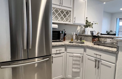Elbert House | Inviting Modern Farm Apartment with Kitchen & Breakfast Access