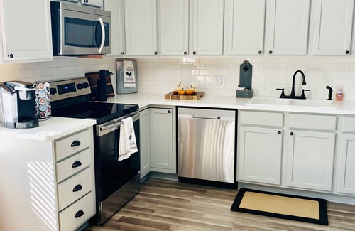 Westfield House | Renovated Farmhouse Near Grand Park - Ideal for Families