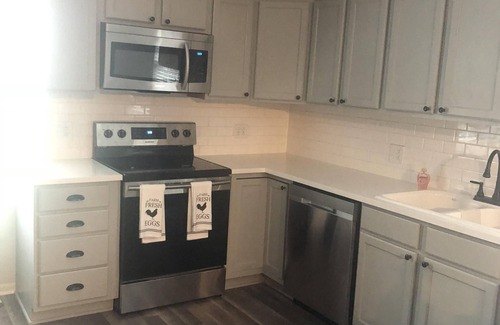 Westfield House | Renovated Farmhouse Near Grand Park - Ideal for Families