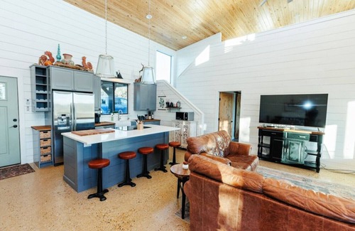 Dripping Springs House | Modern Farmhouse with Breathtaking Views & Pet-Friendly Amenities