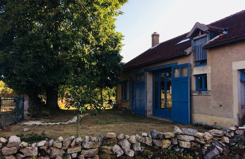 Pazy House | Charming Farmhouse Retreat Near Morvan with Pool & Breakfast