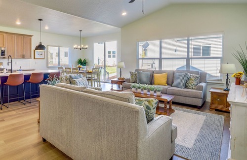 Herriman House | Chic Mountain View Farmhouse with Spa & Family Amenities