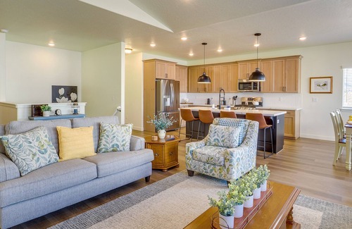 Herriman House | Chic Mountain View Farmhouse with Spa & Family Amenities